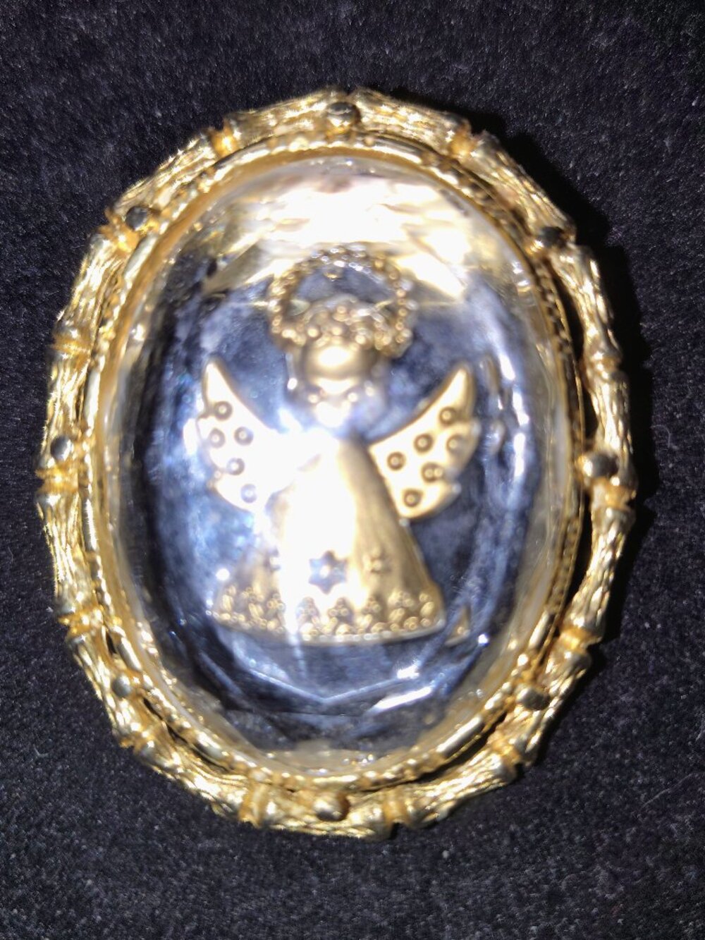 Vintage Reverse Intaglio Glass Angel Brooch – Gold Tone Filigree – 2”